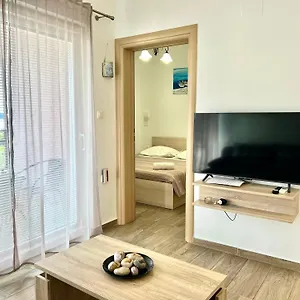 Apartment Nina, Maslenica
